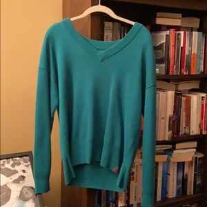 🌟NWOT- Roots v-neck sweater